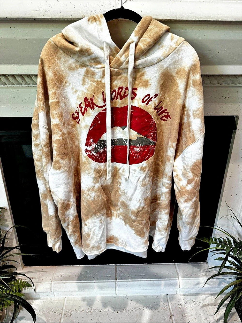 Peace Love World Tie-Dye Graphic Hoodie 3XL